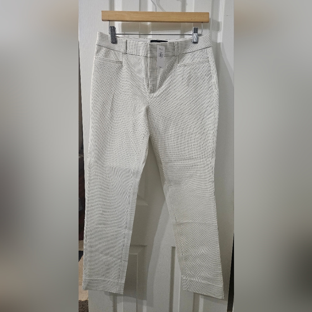 Banana Republic Sloan Curvy Fit, White w/ Black Spripes, Size 6